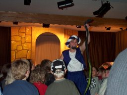 Mrechen-Schlange_in_Kinder-1200